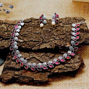 Settled Leaves Monalisa Stone Necklace
