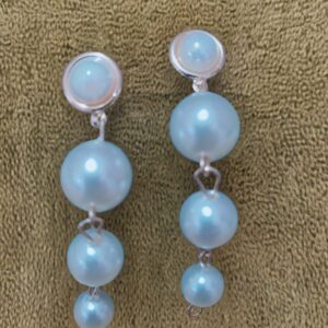PEARL DANGLE